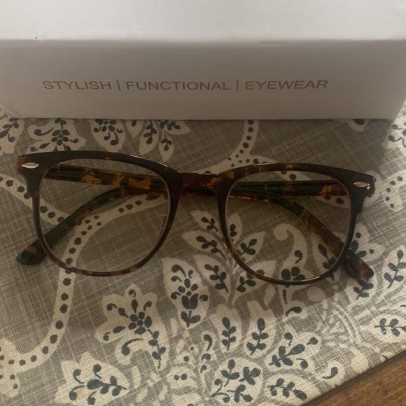 Lively Lume stylish functional eyewear - Picture 3 of 5